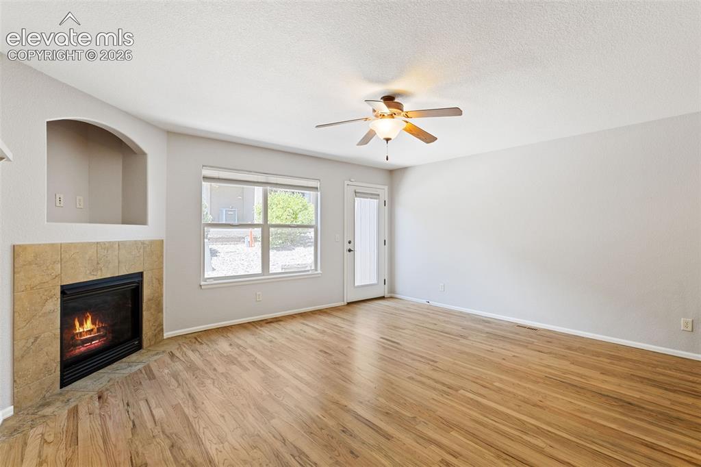 Image 5 of 17: Living Room