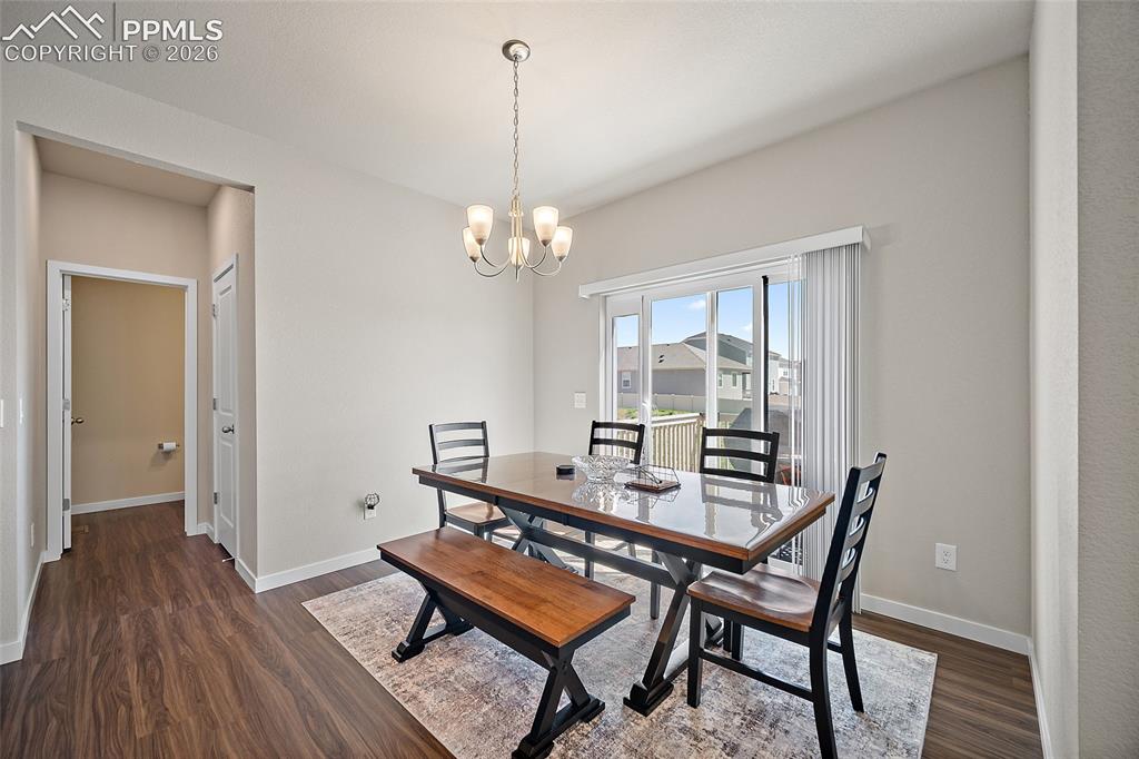 Image 11 of 46: Dining Area