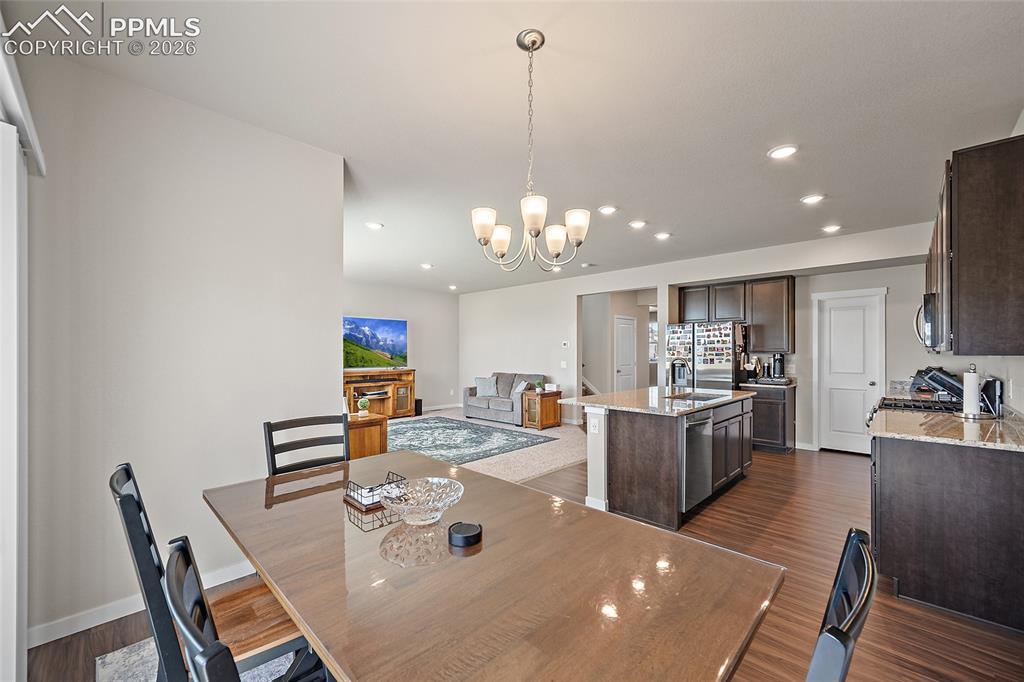 Image 12 of 46: Dining Area