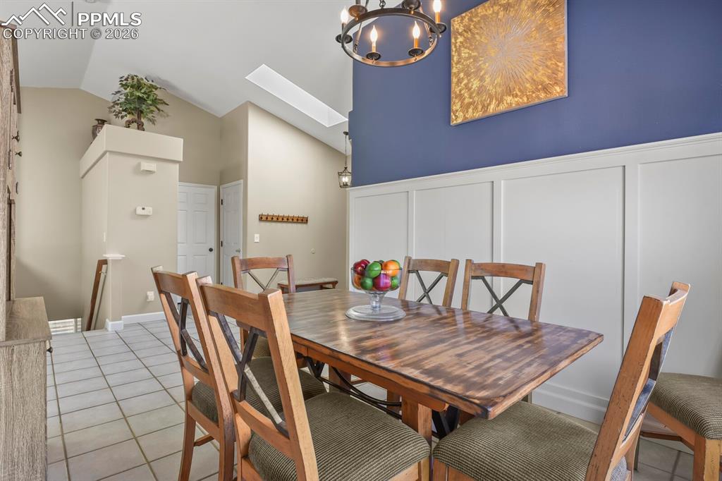 Image 12 of 34: Dining Area