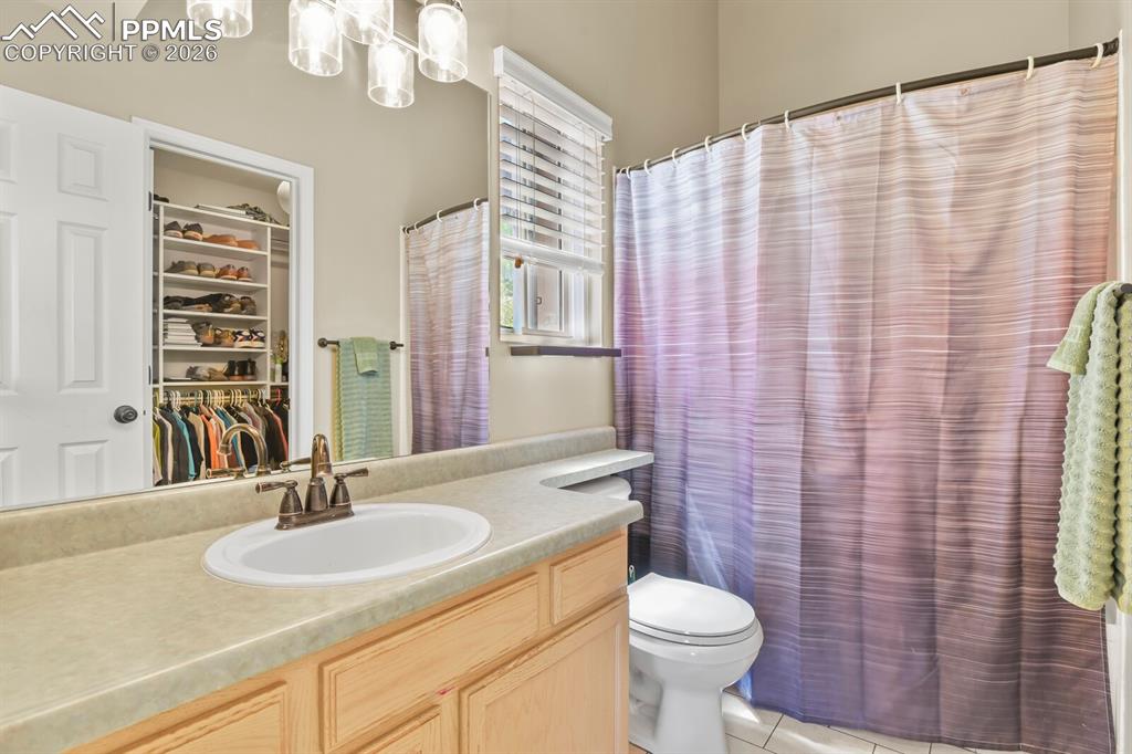 Image 18 of 34: With adjoining walk in closet