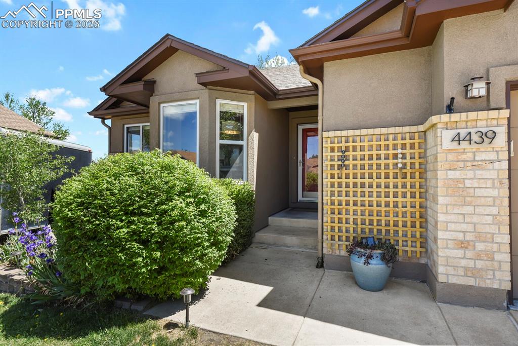 Image 5 of 34: Entry