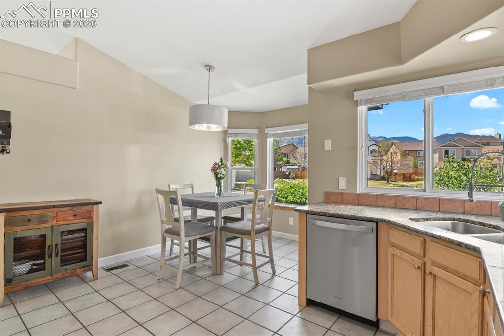 Image 9 of 34: Kitchen