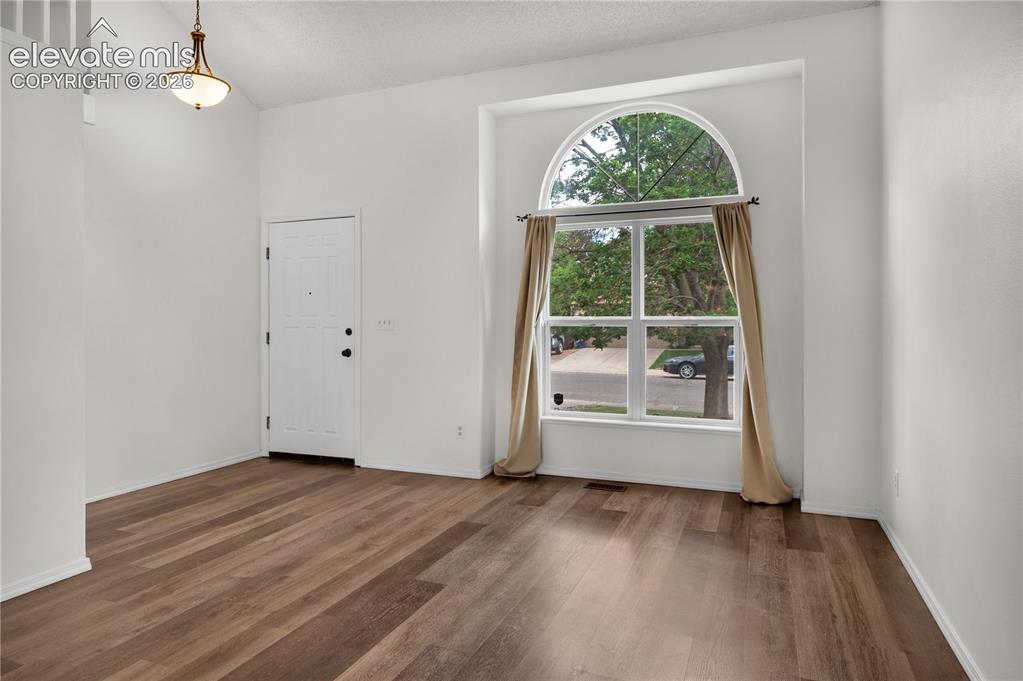 Image 10 of 50: Living Room