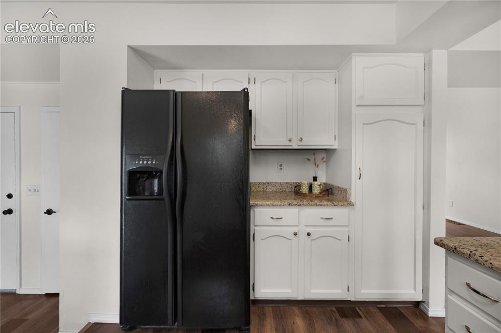 Image 17 of 50: Kitchen