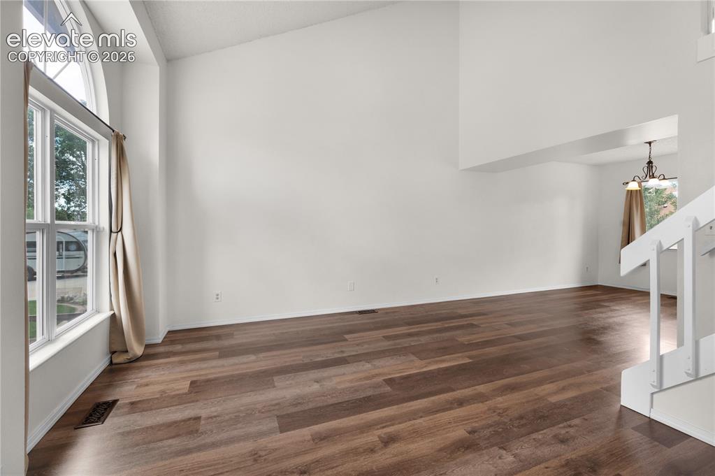 Image 6 of 50: Living Room