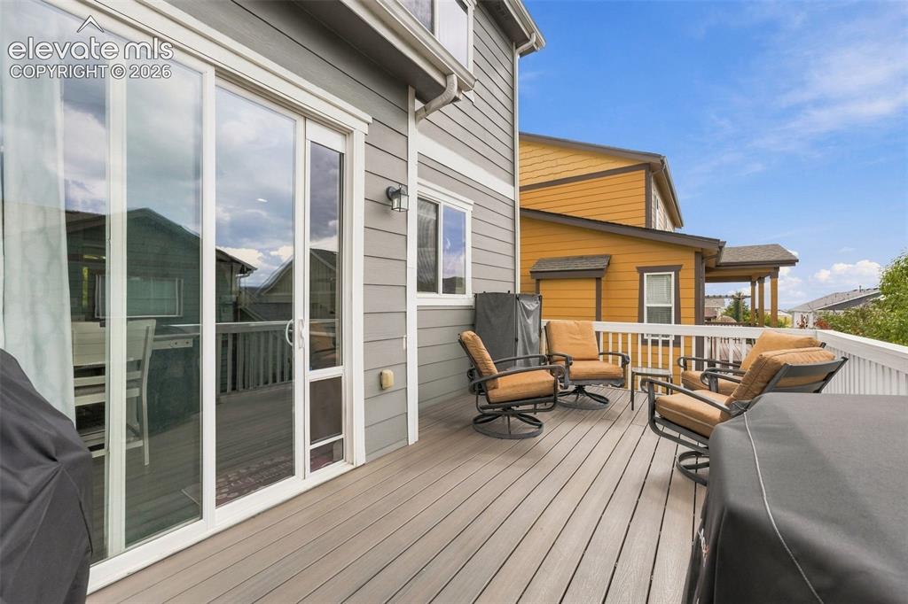 Image 14 of 40: Deck