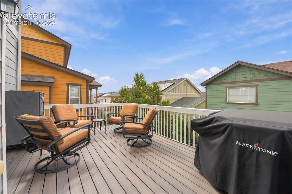 Image 15 of 40: Deck