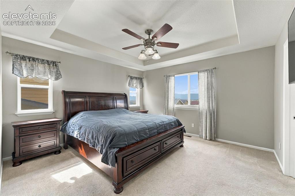 Image 17 of 40: Bedroom