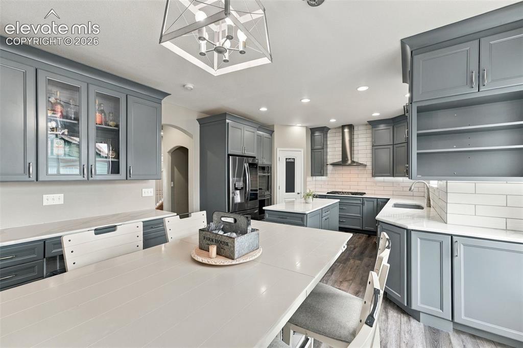 Image 4 of 40: Kitchen