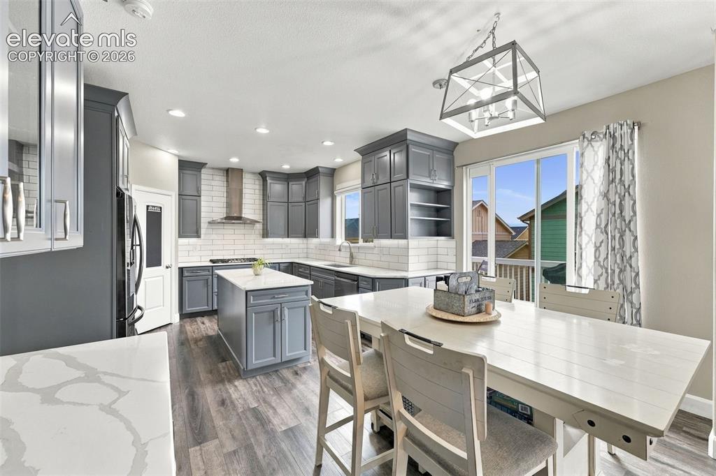Image 9 of 40: Kitchen