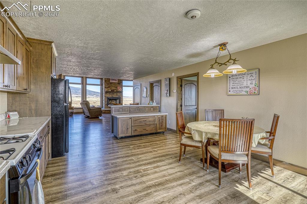 Image 19 of 50: Dining area - eat in kitchen