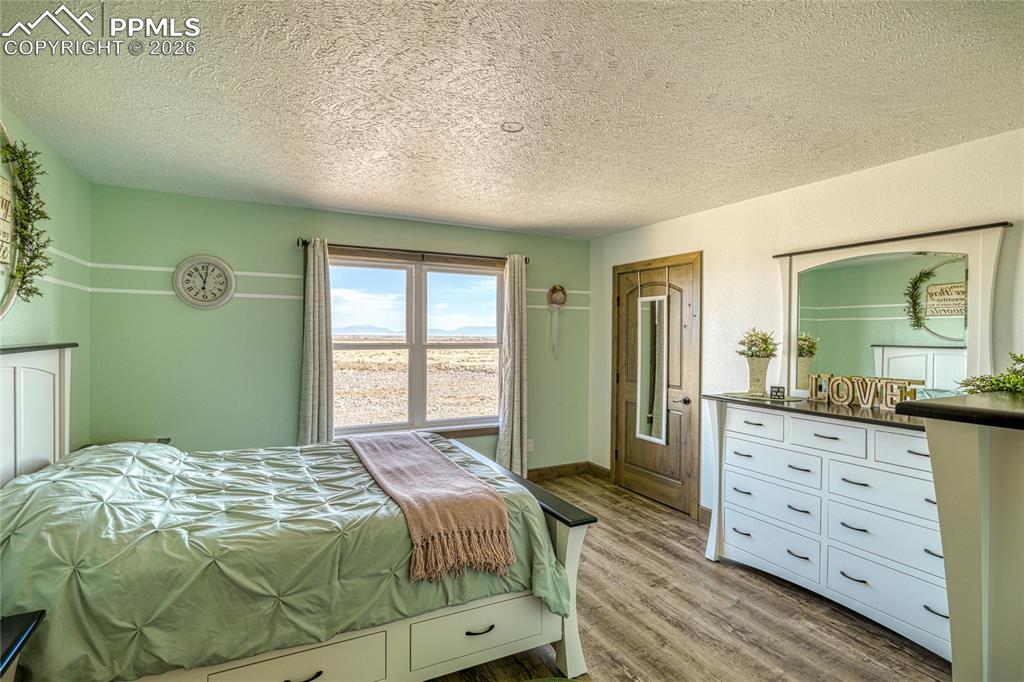 Image 20 of 50: Primary Main Floor