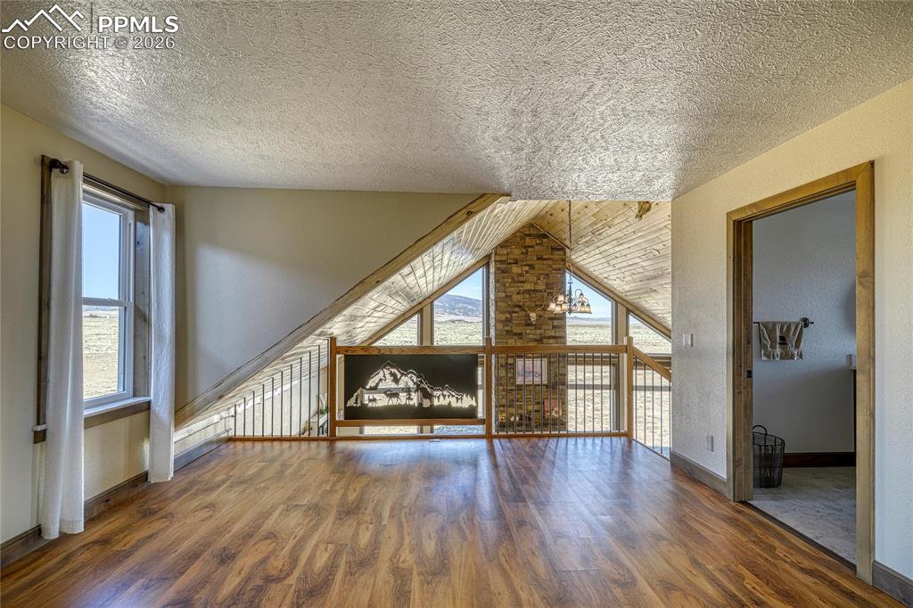 Image 31 of 50: Loft