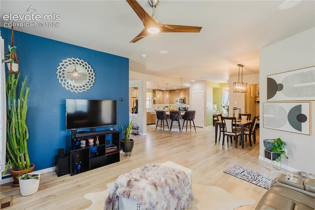 Image 10 of 49: Layout