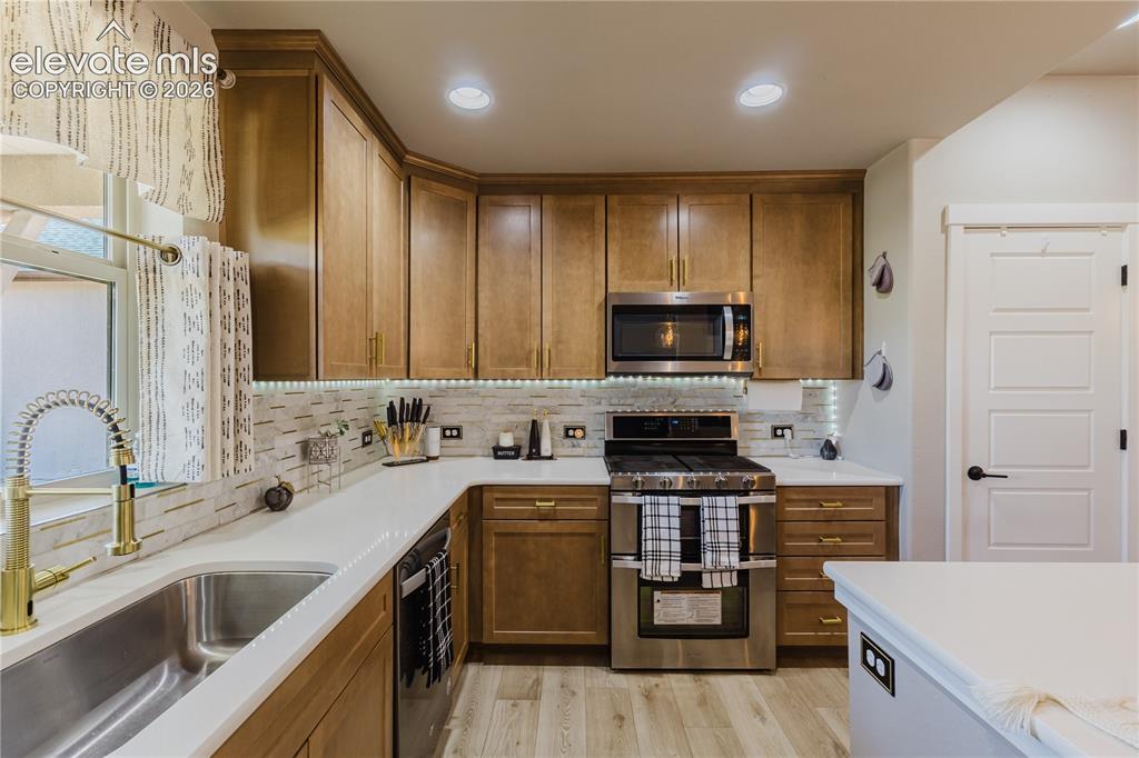 Image 11 of 49: Kitchen