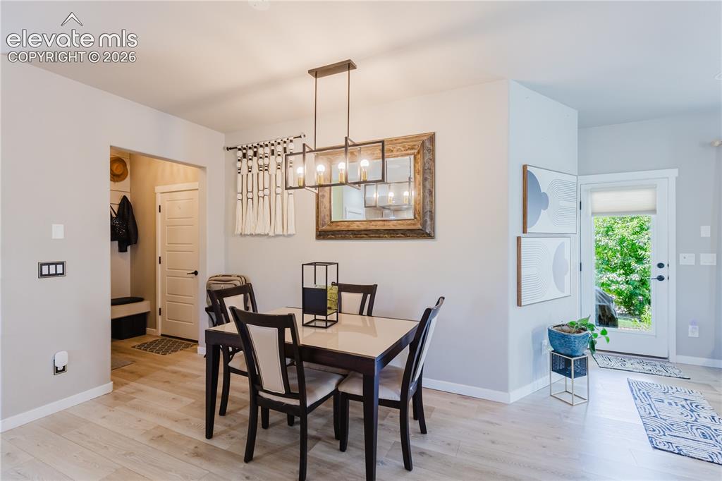 Image 17 of 49: Dining Area