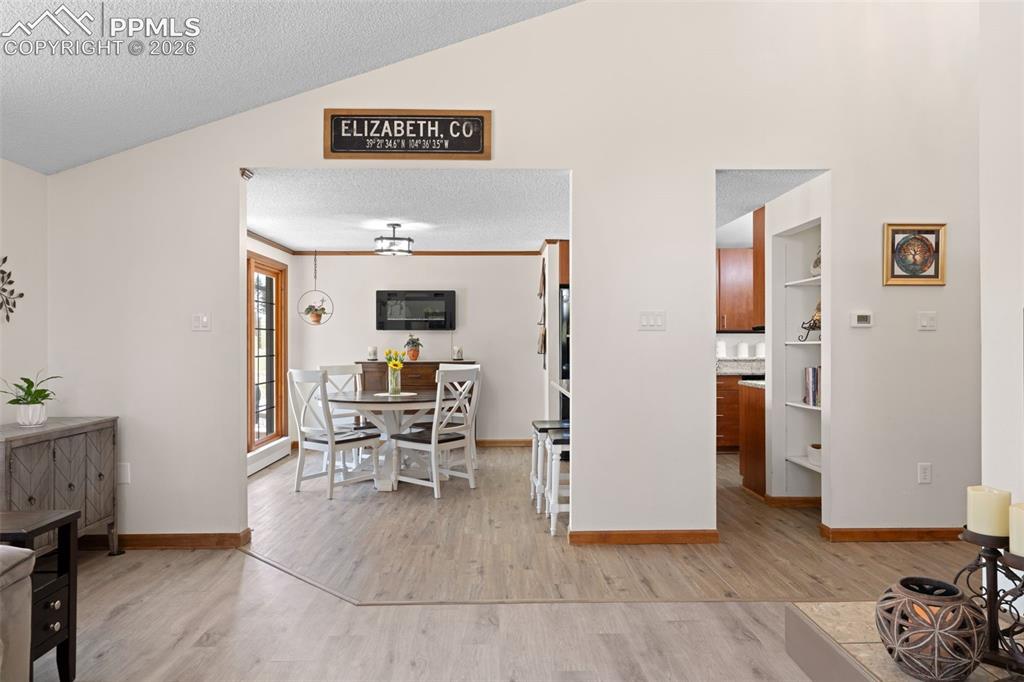 Image 14 of 47: Dining Area