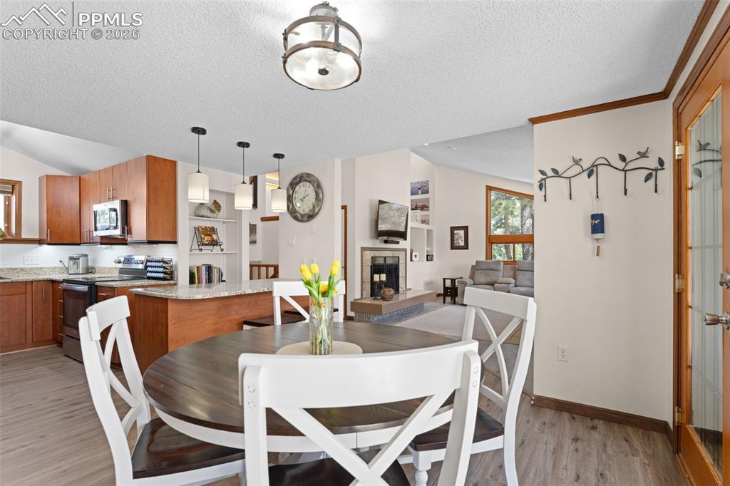 Image 15 of 47: Dining Area