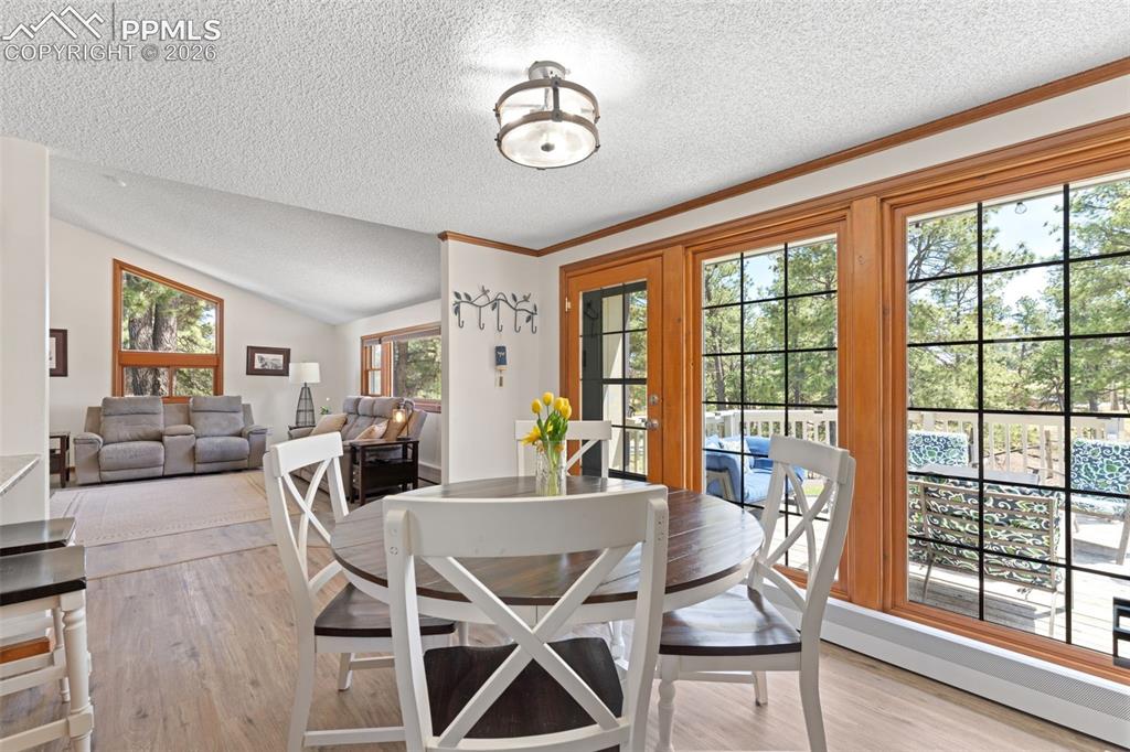 Image 17 of 47: Dining Area