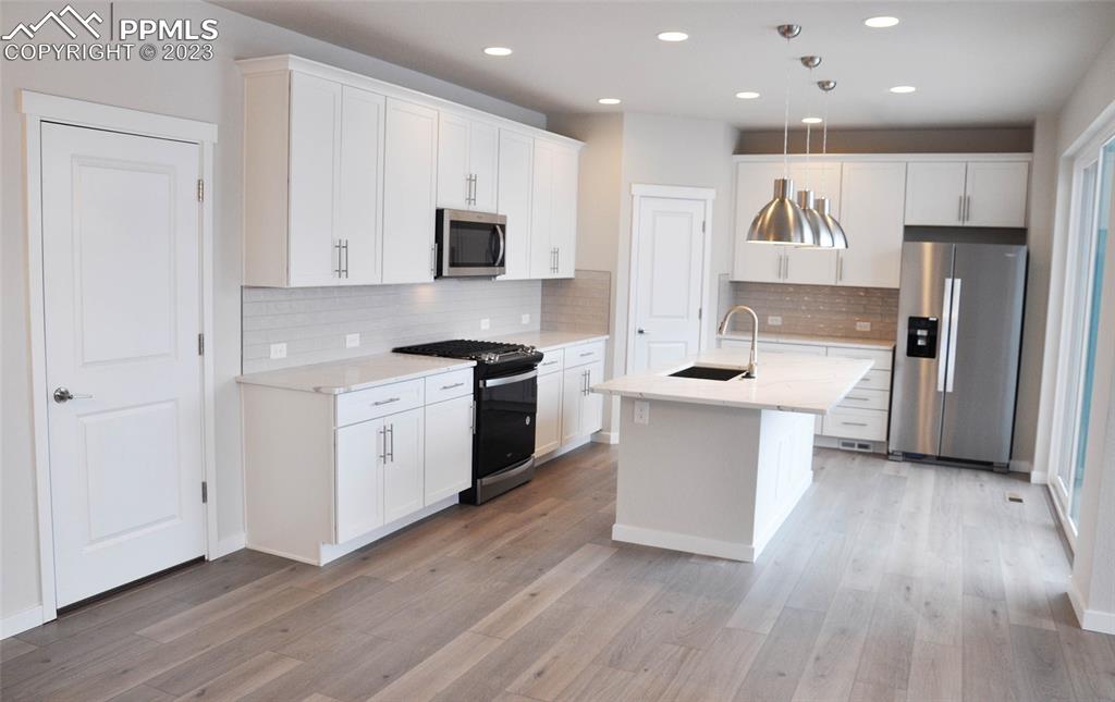Listing 1225761, Image 2 of 25