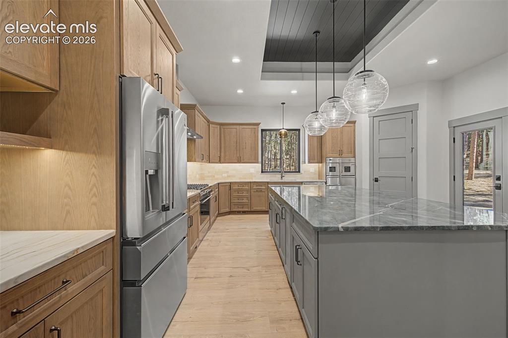 Image 12 of 45: Kitchen