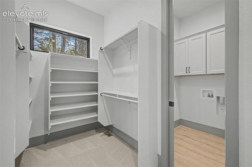 Image 18 of 45: Closet