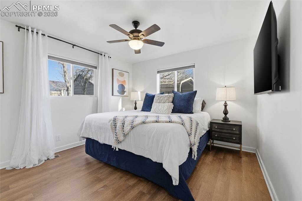 Image 10 of 30: Bedroom