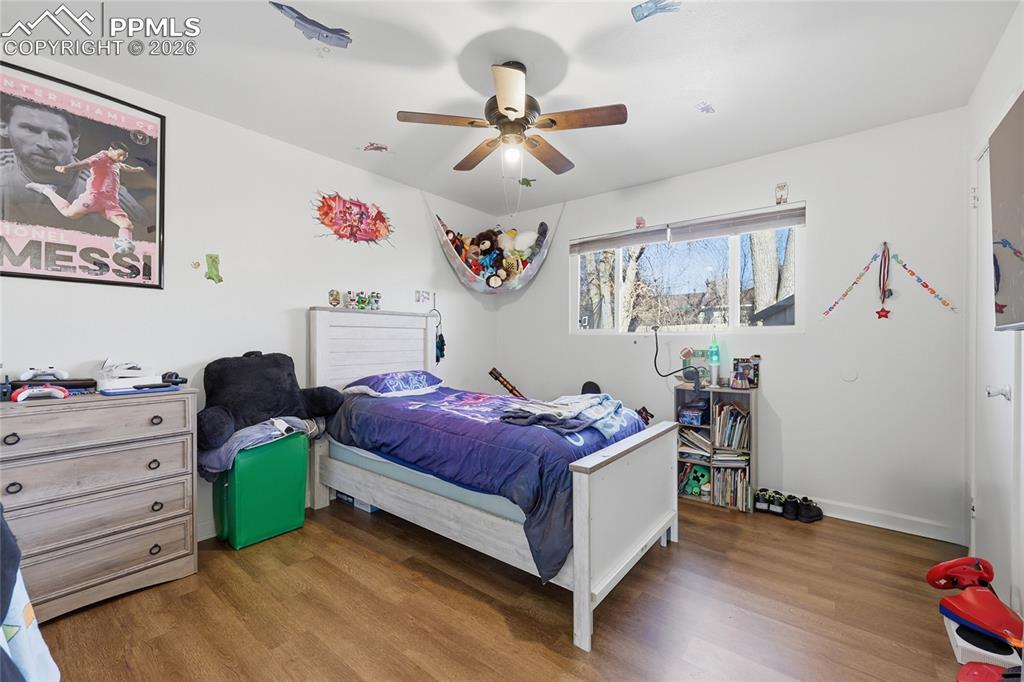 Image 13 of 30: Bedroom