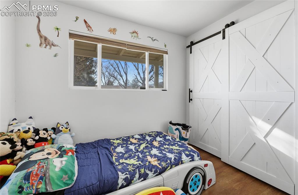 Image 16 of 30: Bedroom