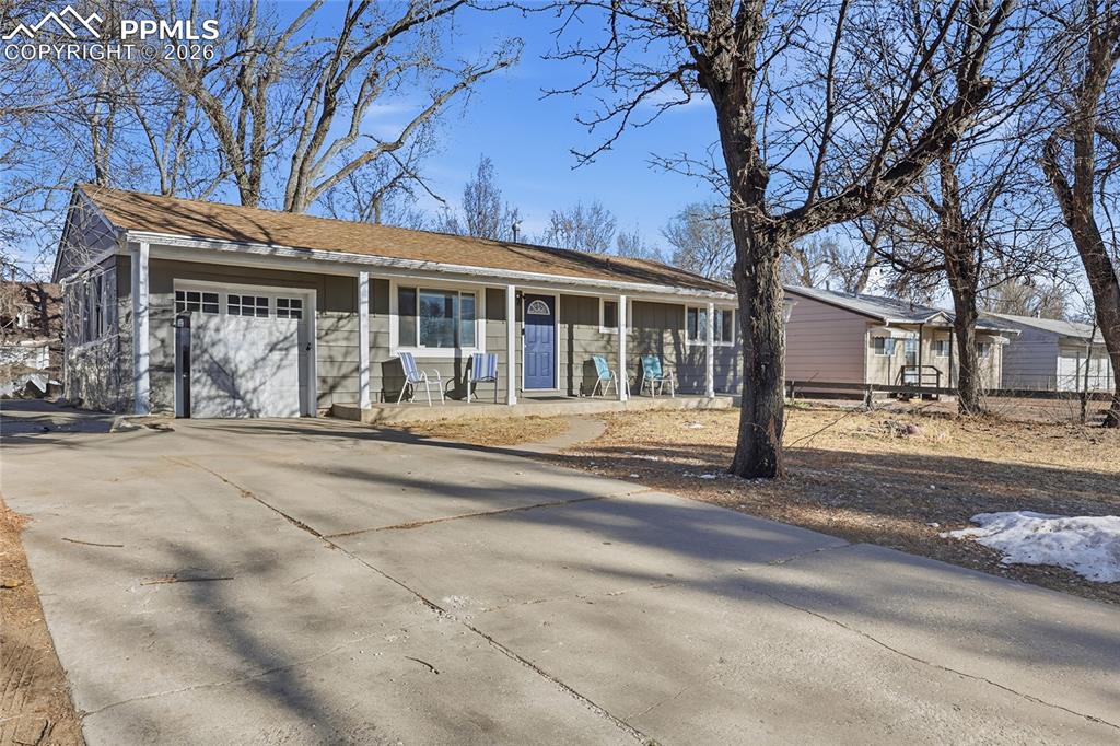 Image 3 of 30: Front of Structure