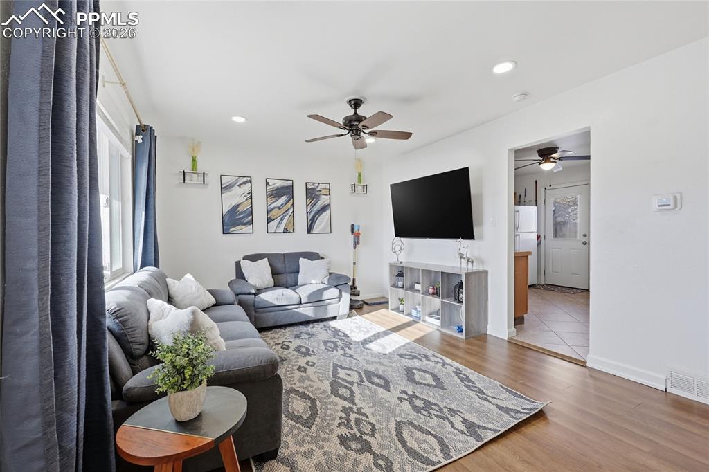 Image 5 of 30: Living Room