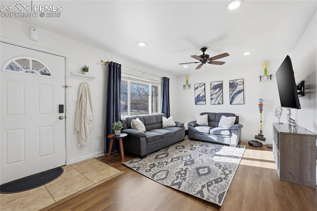 Image 6 of 30: Living Room