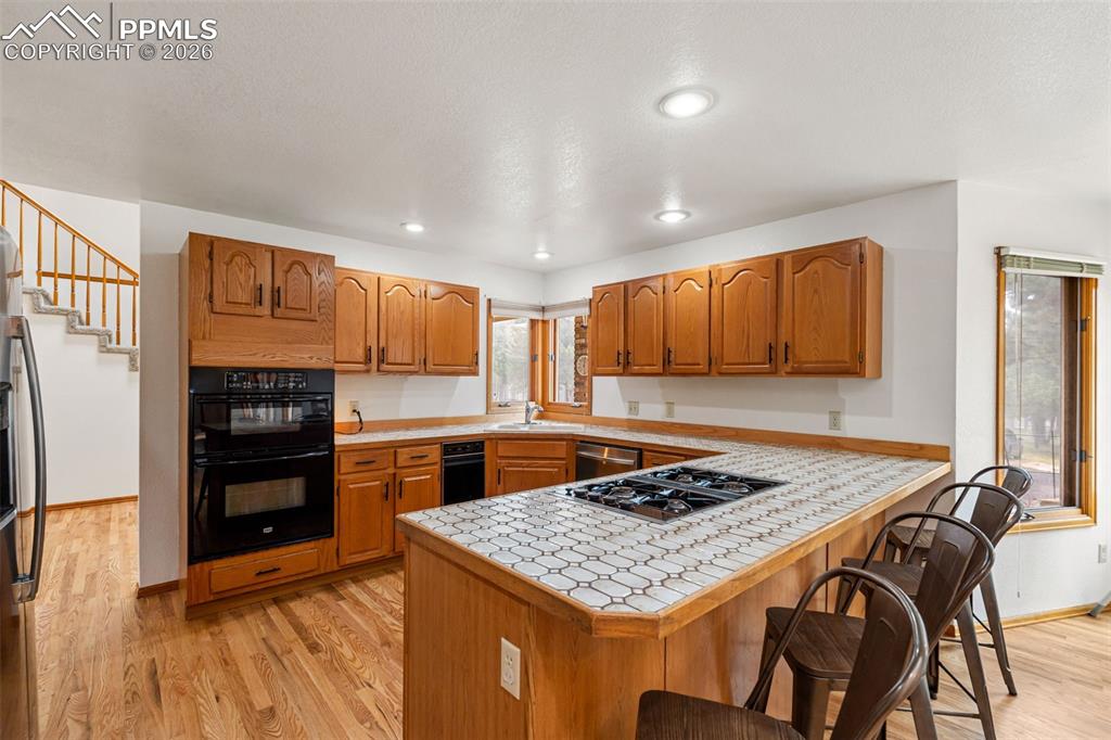 Image 13 of 50: Kitchen