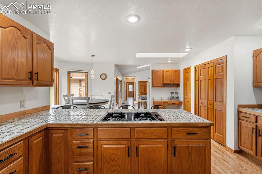 Image 14 of 50: Kitchen