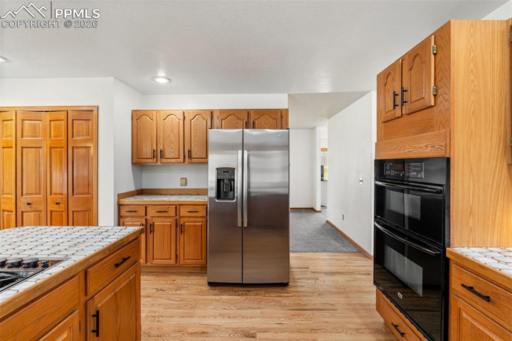 Image 15 of 50: Kitchen