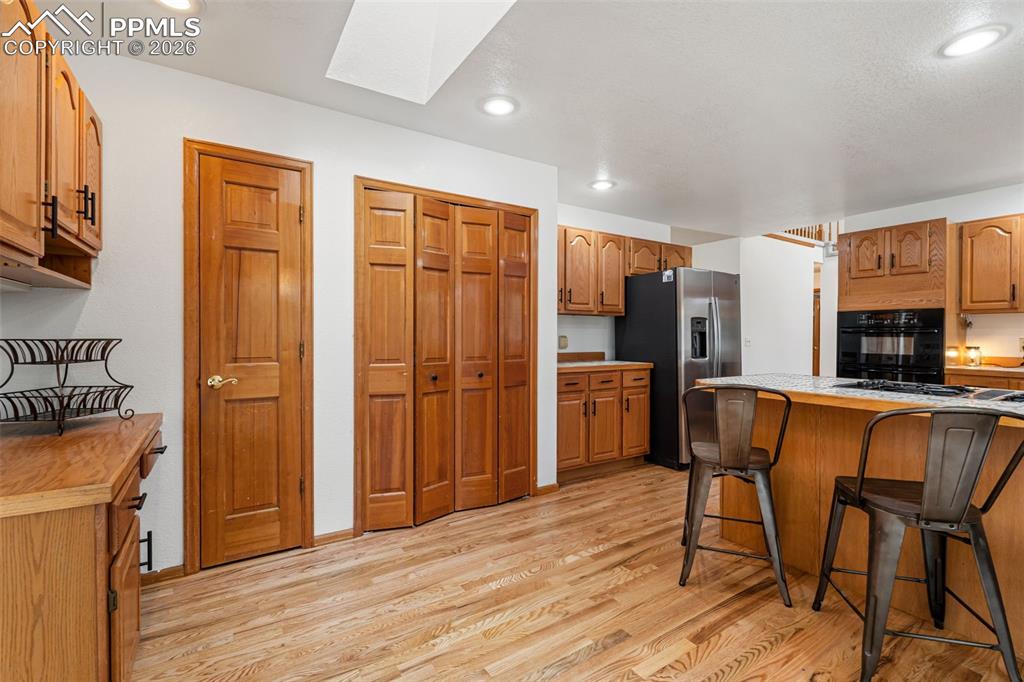 Image 18 of 50: Kitchen