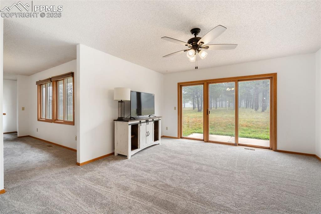 Image 20 of 50: Living Room