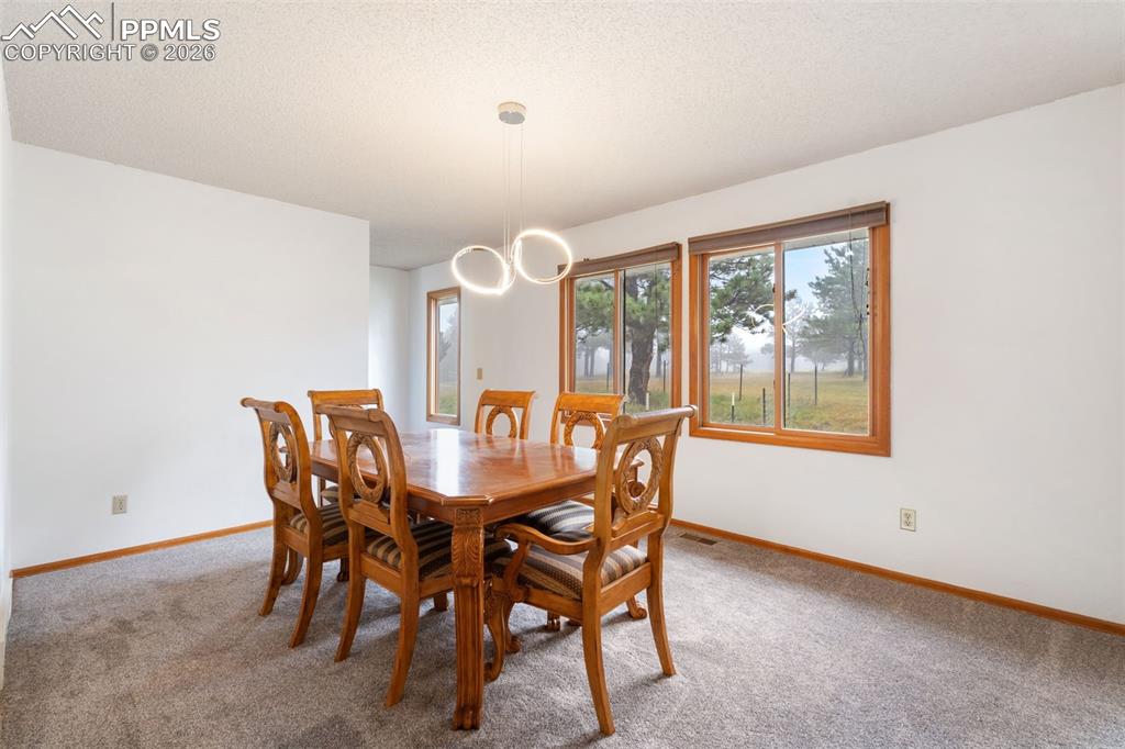 Image 21 of 50: Dining Area