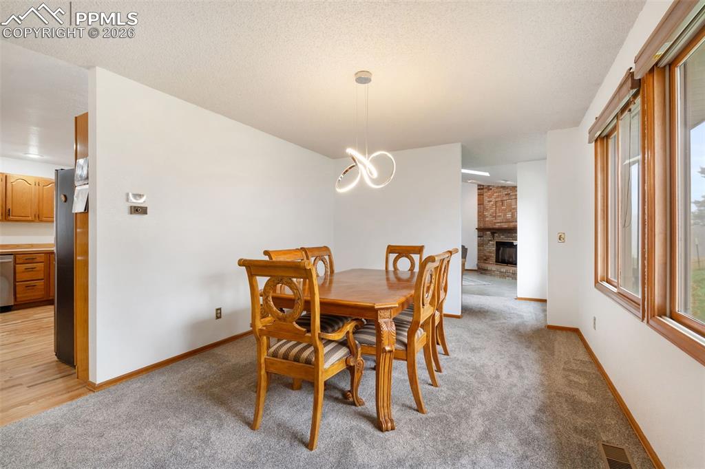 Image 22 of 50: Dining Area