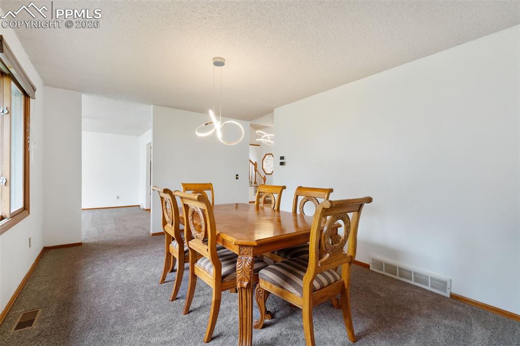 Image 23 of 50: Dining Area