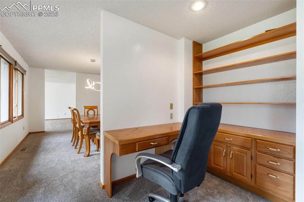 Image 24 of 50: Office