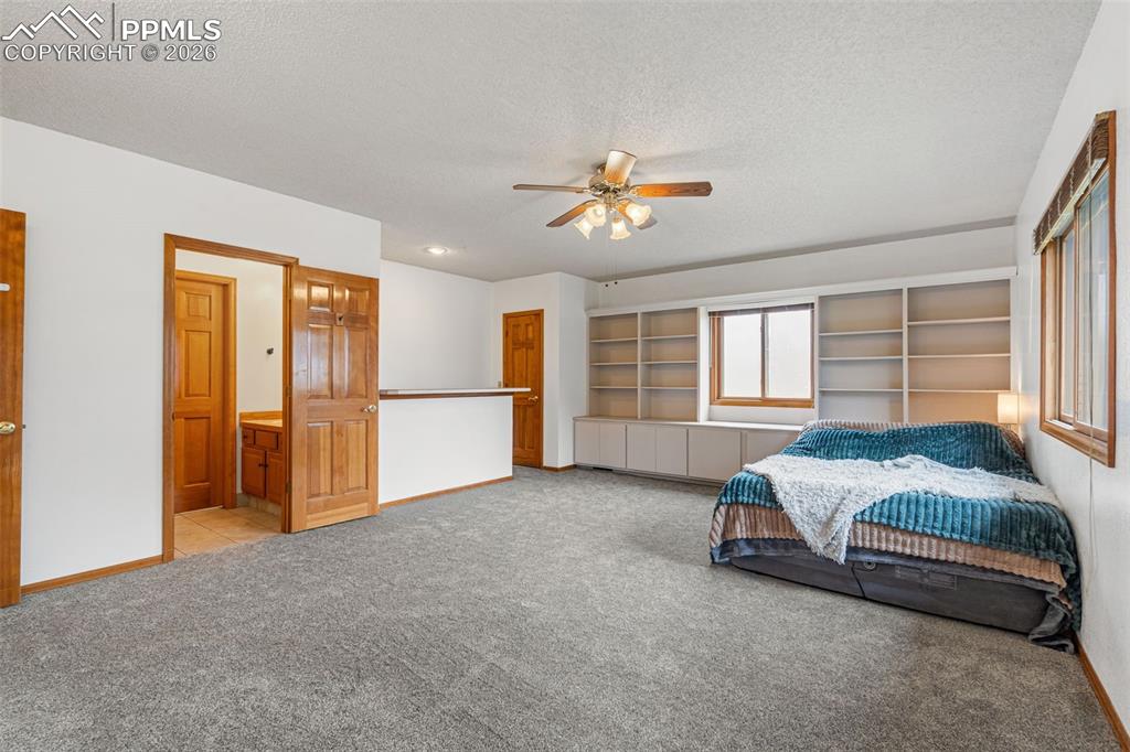 Image 26 of 50: Bedroom