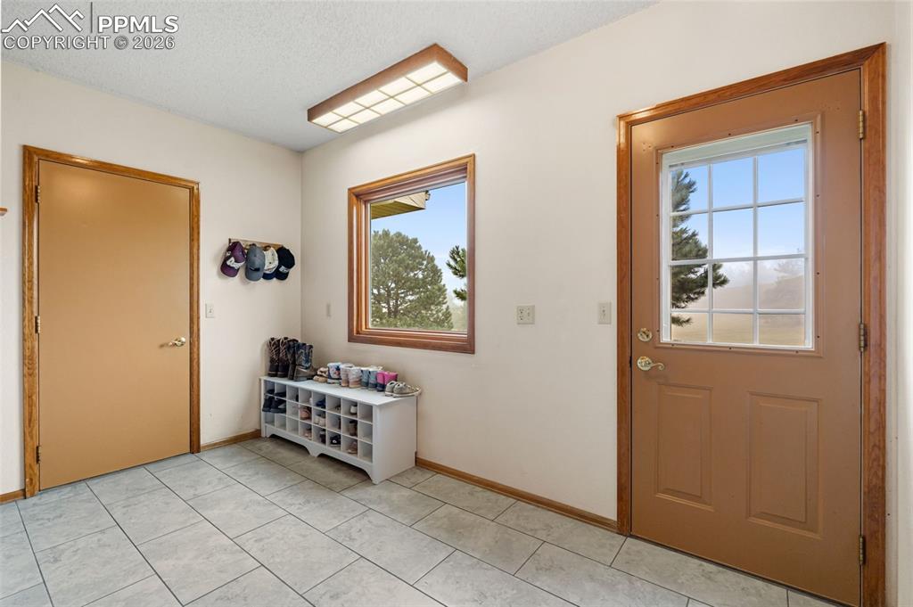 Image 31 of 50: Entry