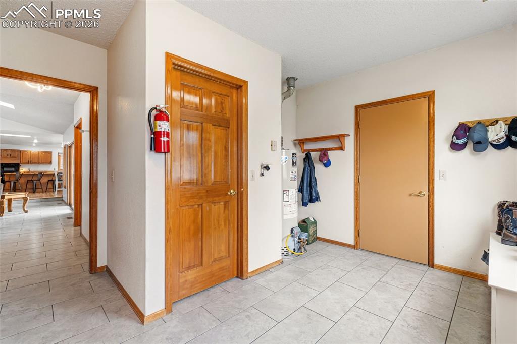 Image 32 of 50: Entry