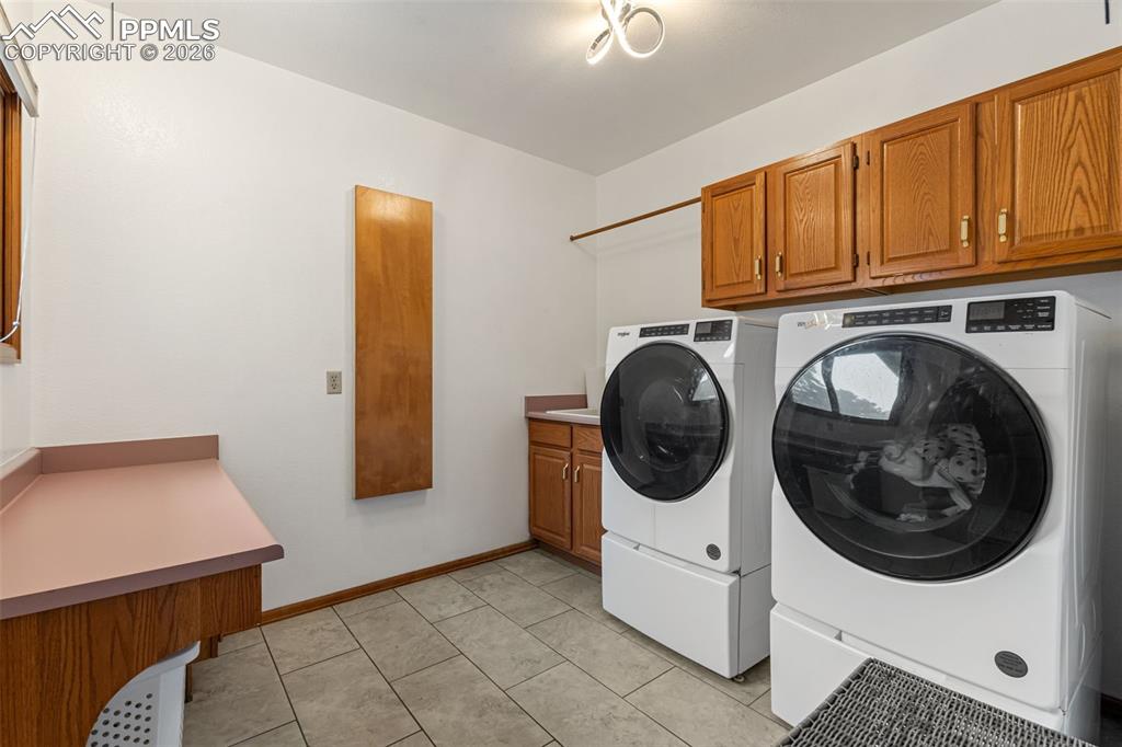 Image 33 of 50: Laundry