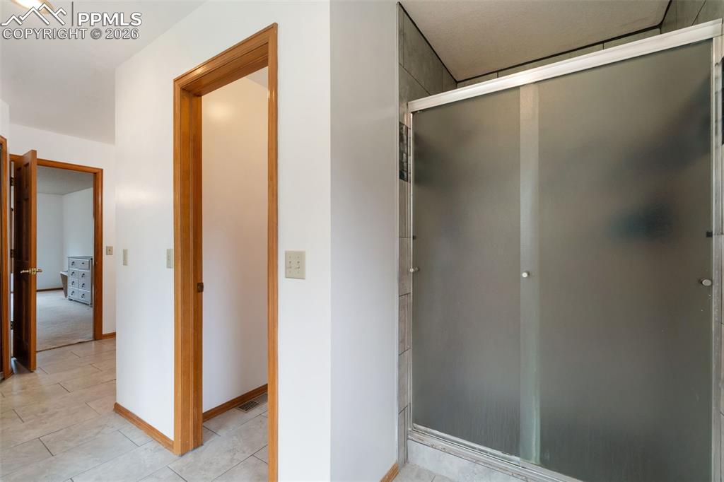 Image 39 of 50: Bathroom