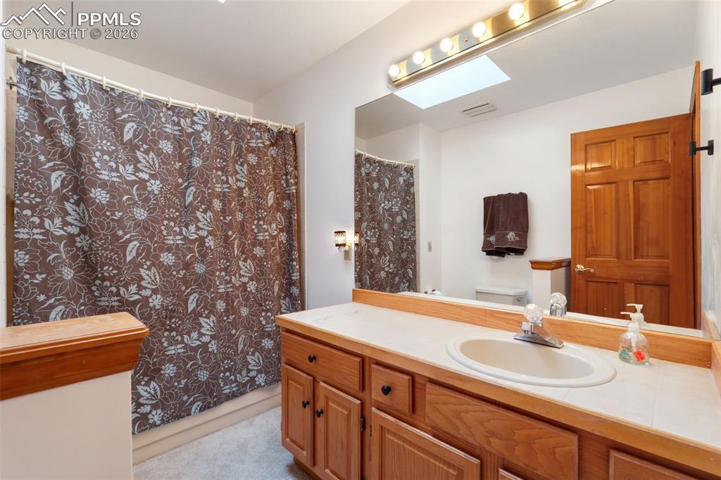 Image 42 of 50: Bathroom