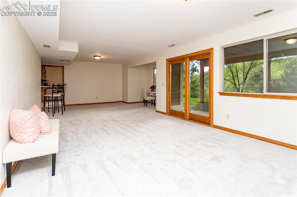 Image 17 of 24: Family Room