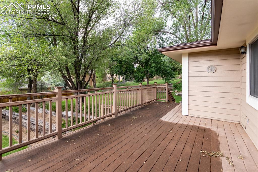 Image 21 of 24: Deck